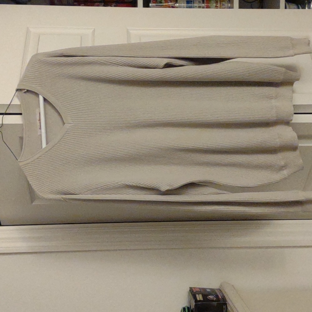 Sweater/Pull Over - image 1